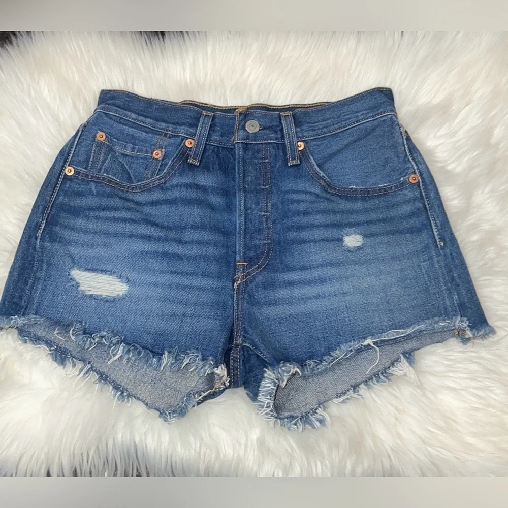 LEVIS 501 ORIGINAL WOMEN'S SHORTS JEANS. SZ W26 NWOT